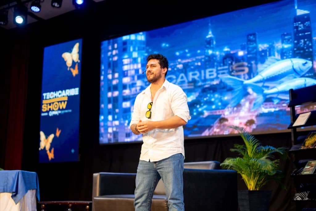 Carlos Alarcón en el escenario